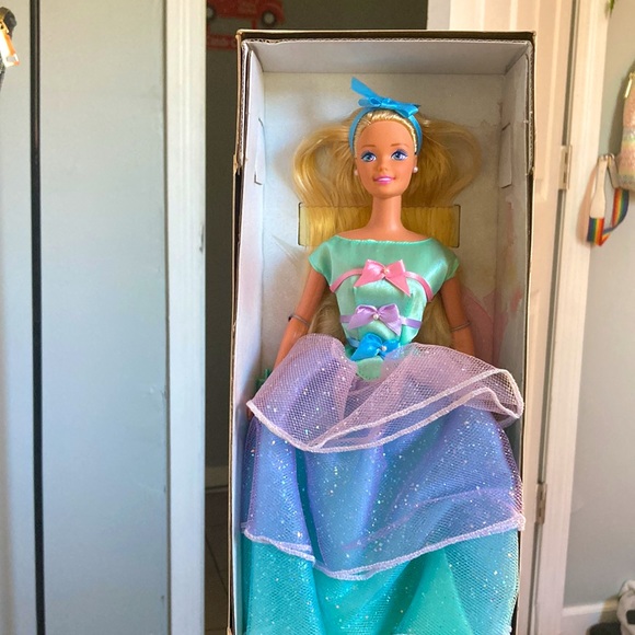 spring tea time Barbie (AVON special addition) from 1997 - Picture 4 of 4